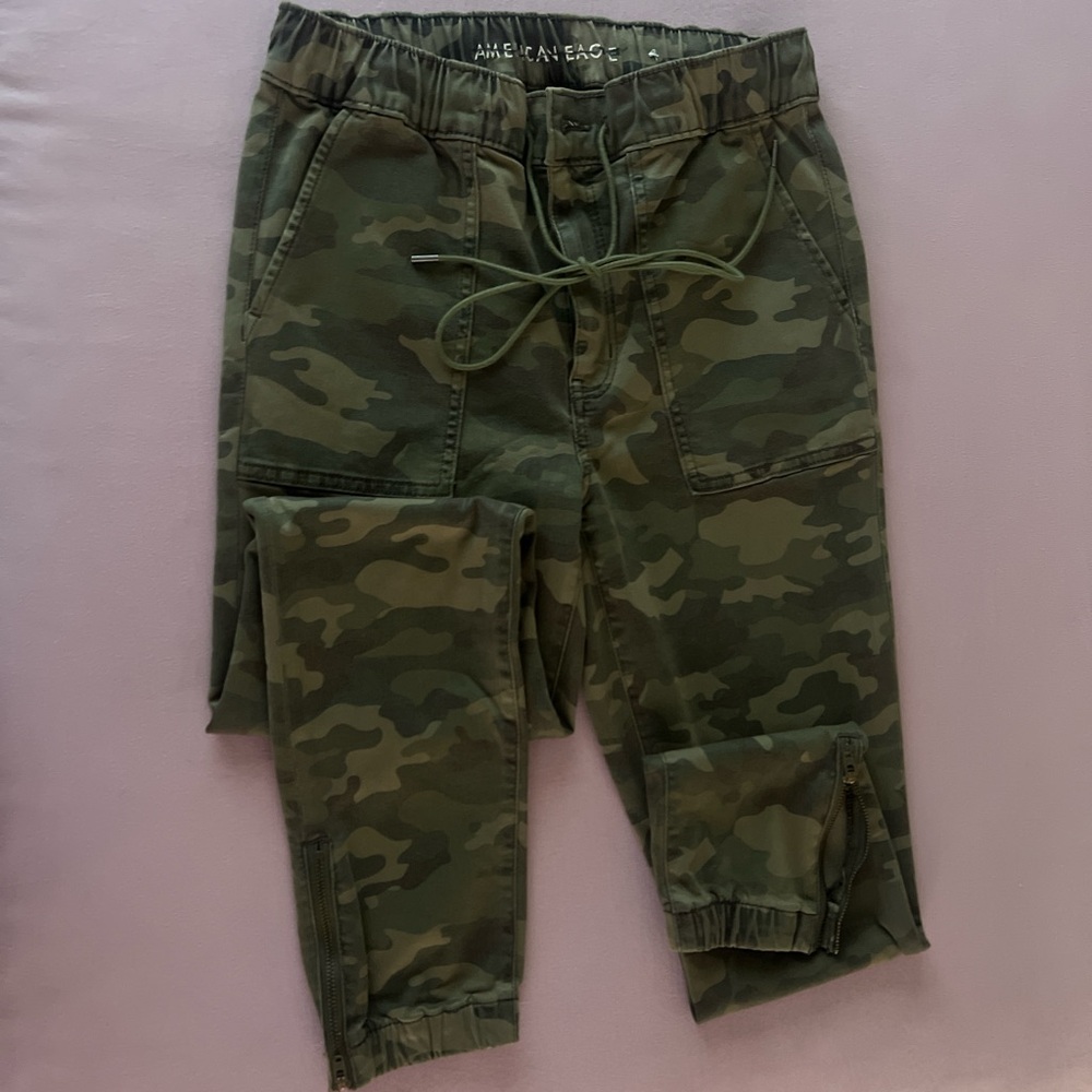 American Eagle Outfitters Women Camo Jogger Pants